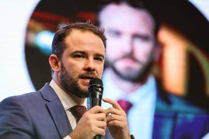 Durigan assume Fazenda sob pressão fiscal e herda desafios de Haddad