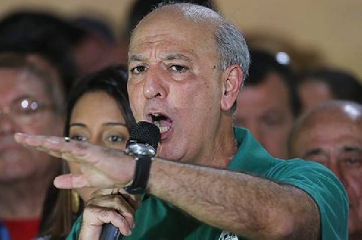 Inelegível e acuado, Arruda ataca Ibaneis em postagem nas redes sociais