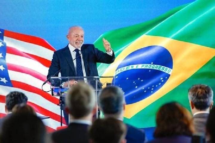 Lula e Trump articulam acordo para encerrar disputa comercial entre Brasil e EUA