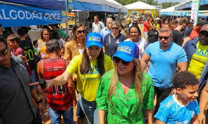 O barulho dos “salvadores” e o silêncio de quem entrega