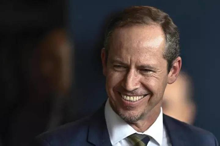 O “bunker do forasteiro”: quando o candidato que promete moralidade escolhe o atalho do jogo sujo