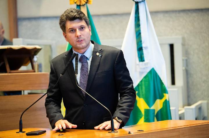 Pedrosa garante reestruturação salarial para servidores do Detran após meses de articulação