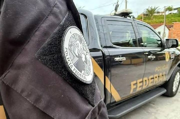 PF apreende mais de duas toneladas de maconha prensada no Paraná