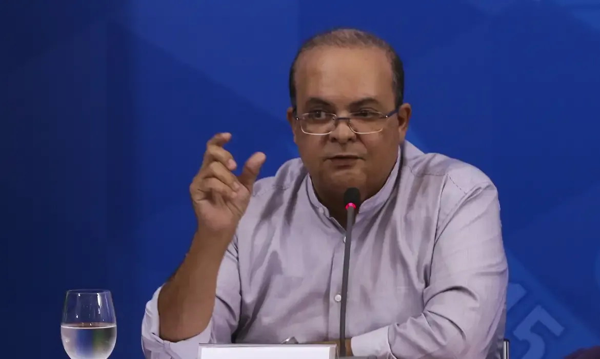 Governador Ibaneis Rocha é internado para tratamento de infecção