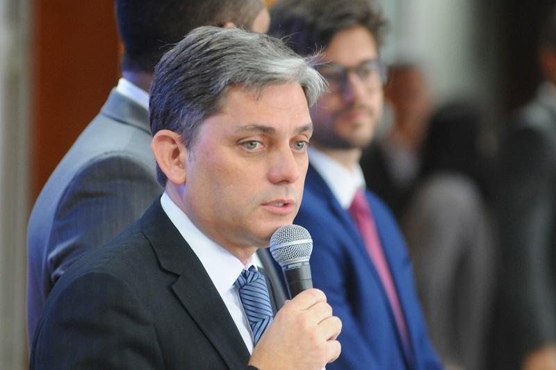 Grass busca amenizar desgaste de Lula com o DF e enfrenta duras críticas de Everardo Gueiros