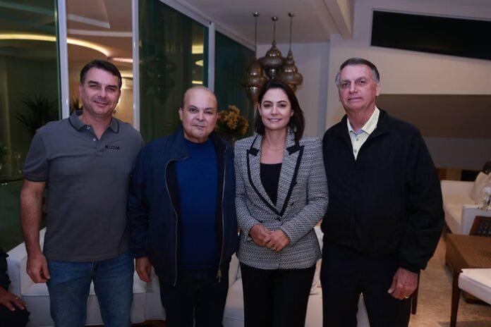 De olho nas eleições, Ibaneis se aproxima do grupo de Bolsonaro e traça rota para 2026