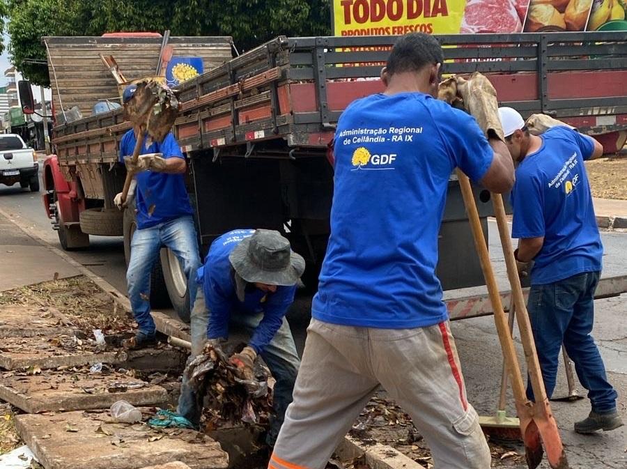 Ceilândia se prepara para as chuvas com mutirão de limpeza e desobstrução de bueiros