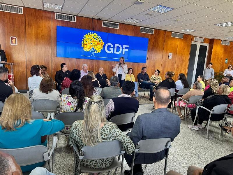Celina Leão abre diálogo com associações de idosos no DF