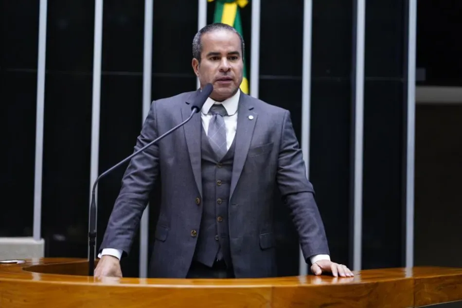 Faixa Azul entra na pauta nacional: Fred Linhares avança com projeto que muda mobilidade urbana