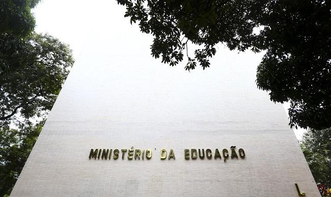 Sai lista de cursos superiores semipresenciais autorizados pelo MEC