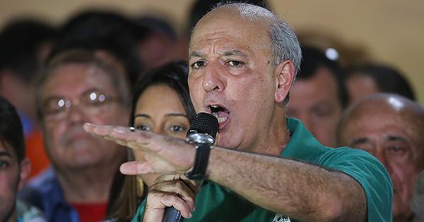 Inelegível e acuado, Arruda ataca Ibaneis em postagem nas redes sociais