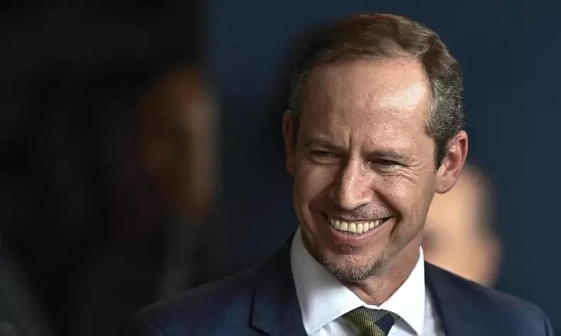 O “bunker do forasteiro”: quando o candidato que promete moralidade escolhe o atalho do jogo sujo