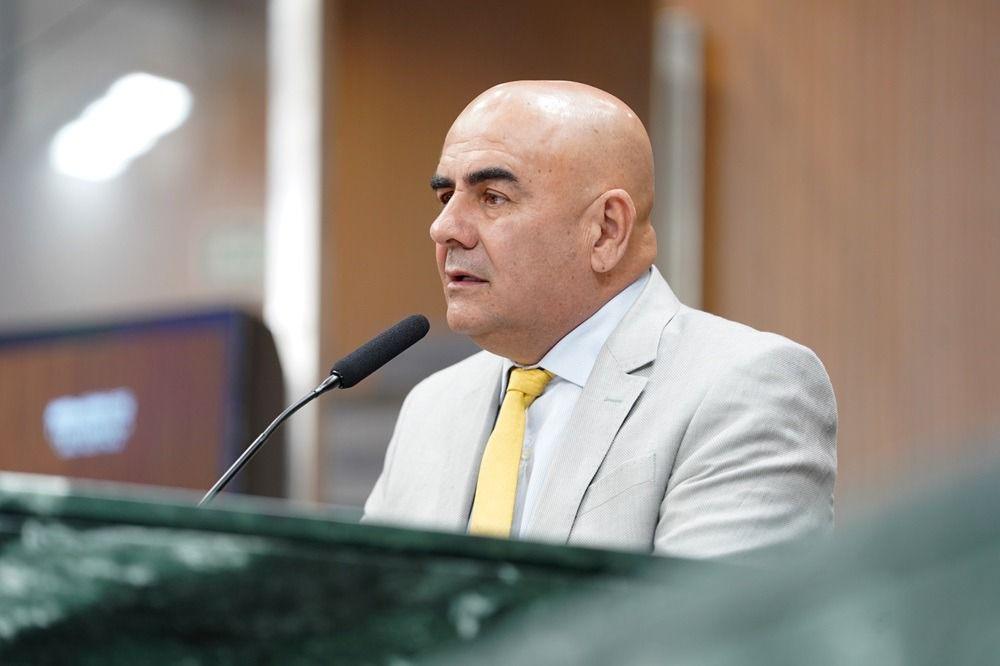 Deputado Paulo Cezar Martins oficializa apoio a Daniel Vilela e acusa Marconi de falso moralismo