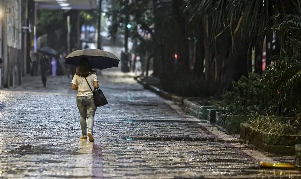 Saiba em que regiões do Brasil deve chover acima da média no verão