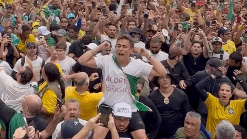 Caminhada pela Liberdade emociona Brasília sob chuva: “Essa luta também é de Celina Leão”