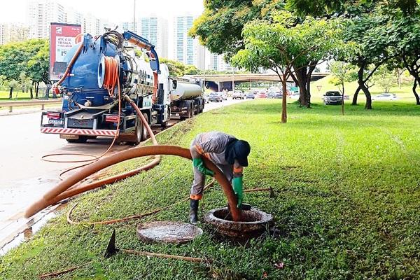 GDF age rápido após chuvas fortes e reforça drenagem no acesso a Taguatinga