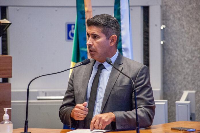 Roosevelt Vilela critica Fábio Félix por tentativa de interferência em ação da PM