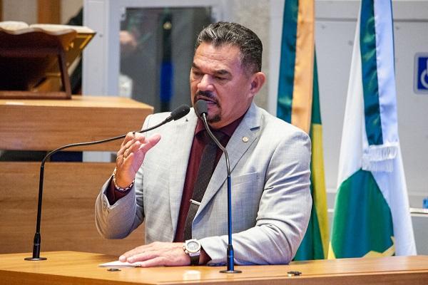Deputado Hermeto esclarece destinação de recursos para educação no DF