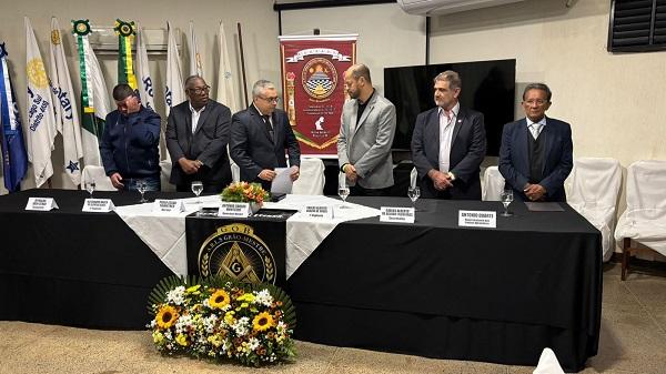 Loja Maçônica Grão-Mestre José de Melo e Silva celebra 21 anos com homenagens e reconhecimento à tradição maçônica
