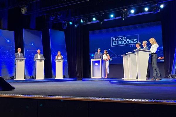 Debate na Band coloca gestão de Celina Leão, futuro do BRB e saúde pública no centro das eleições 2026