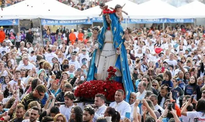 Celina Leão participa da Festa de Pentecostes no Taguaparque e destaca fé, esperança e união no DF
